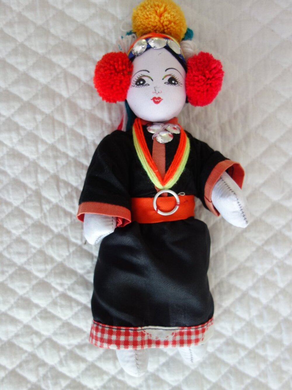 (b)	Traditional Tibetan Ethnic Handmade Cloth Doll – Traditional Dress